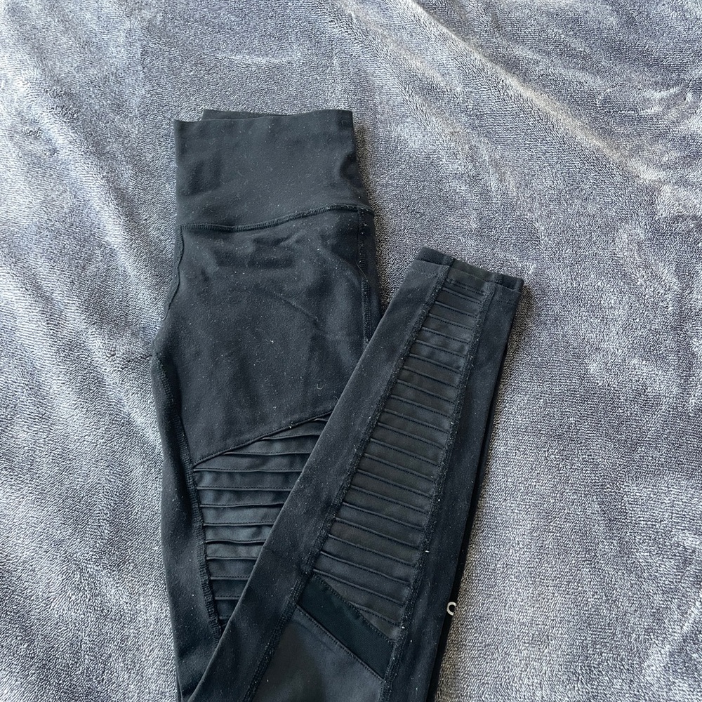 Black High-Waisted Alo Moto Leggings